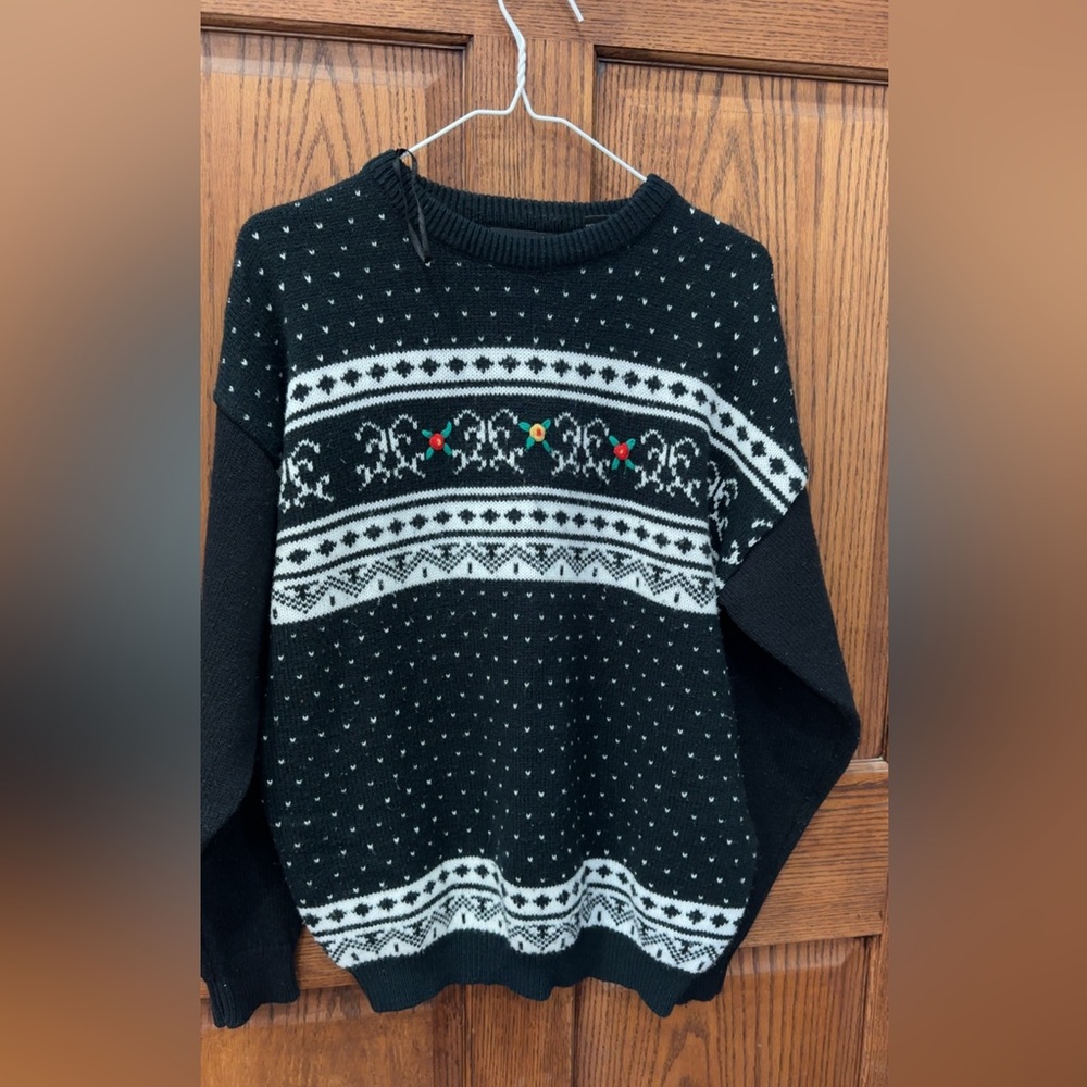 Black and White Patterned Men's Sweater